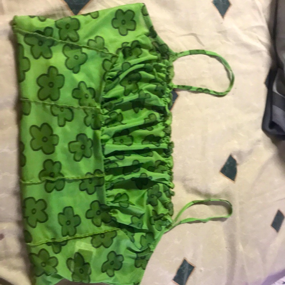 Messy crop top spehgetti strap elastic boob support